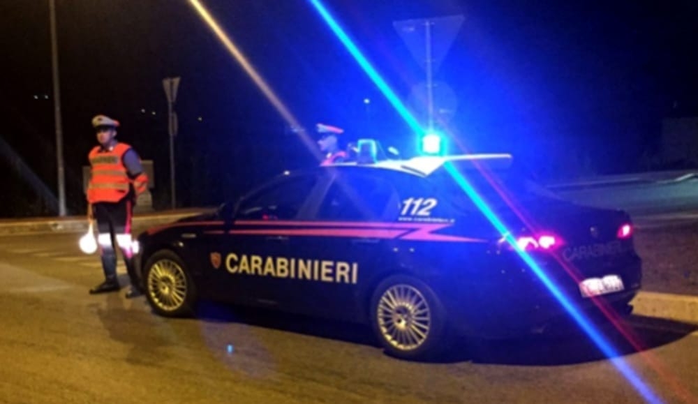 Lentini, tenta una rapina all’interno del negozio Bugatti, messo in fuga da un militare della Guardia di Finanza, arrestato dai Carabinieri.