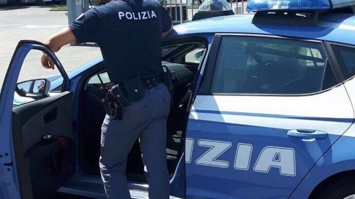 Caltanissetta, a Polizia  denuncia il titolare di un locale per aver somministrato alcolici a minorenni.