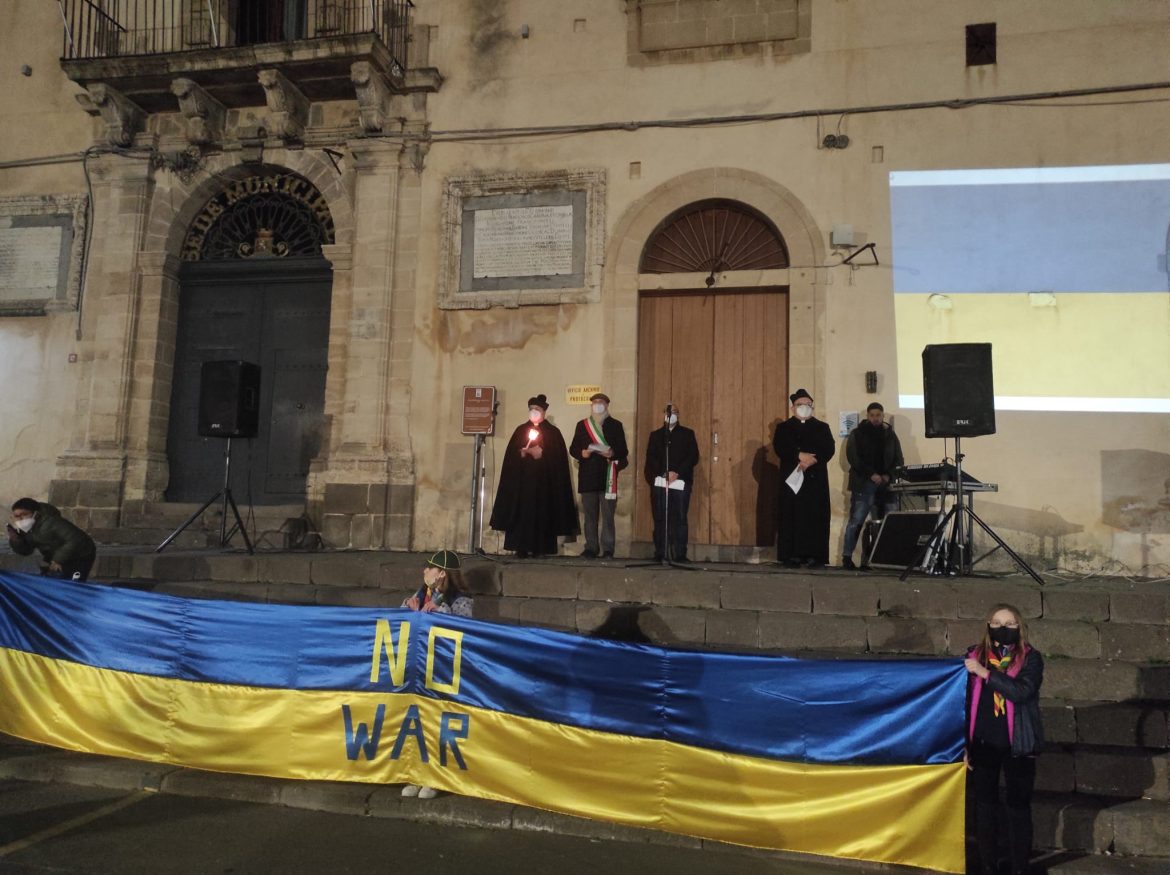 Francofonte. “Marcia per la pace in Ucraina”, il sindaco Lentini: “Siamo qui per dire No alla guerra”