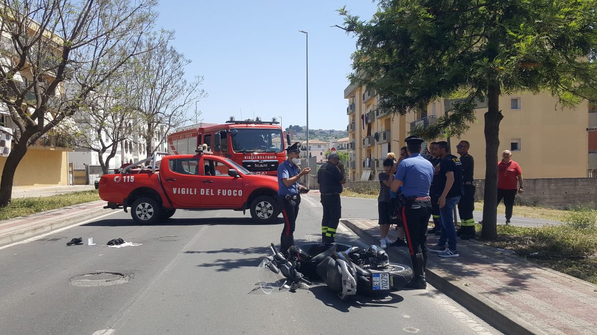 Carlentini, Incidente in via Eschilo conducente dello scooter prendere il controllo è finisce sull’asfalto