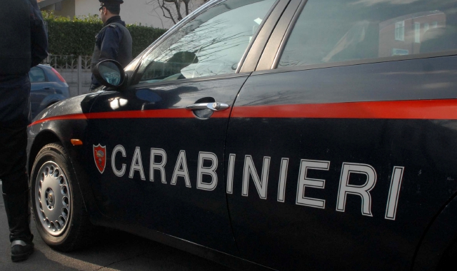 Palermo, chiedono l’elemosina e poi minacciano una coppia. I carabinieri arrestano due persone