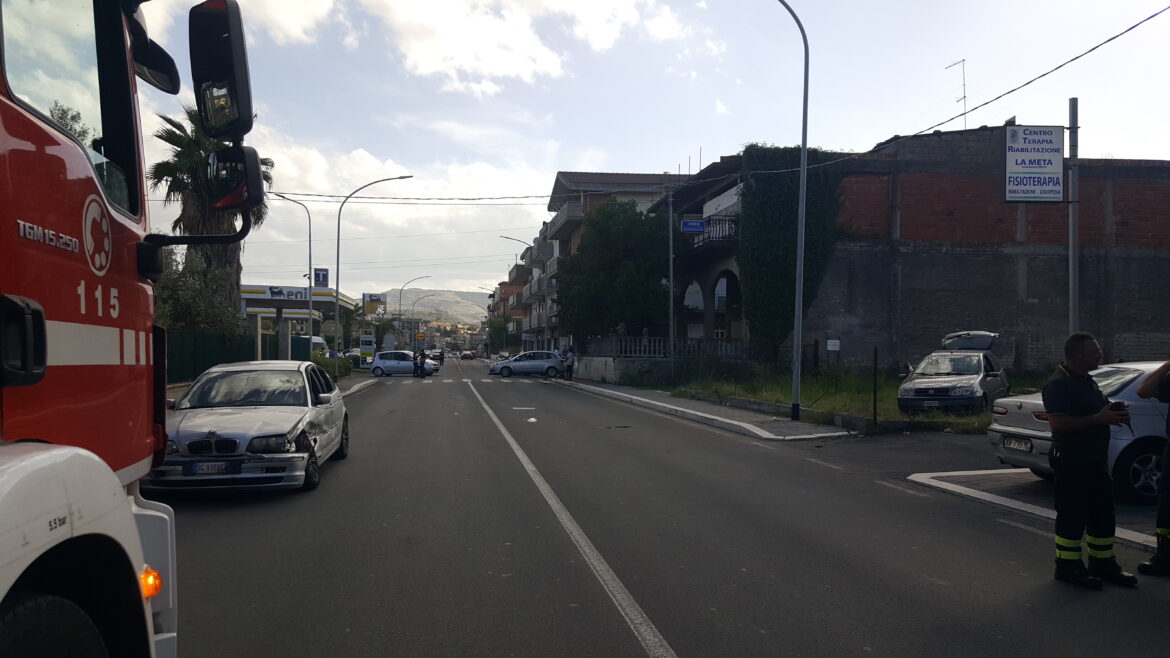 Carlentini- Lentini, quattro feriti in un rocambolesco incidente stradale in via Etnea