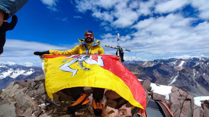 Solidarietà, scalatore messinese sul vulcano più alto al mondo: le congratulazioni di Schifani